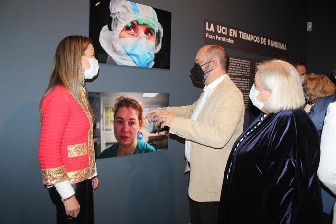 Inauguración de la exposición sobre las UCIS en tiempo de pandemia.