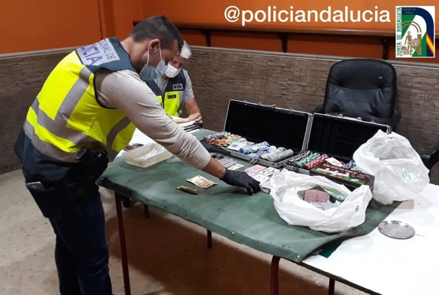 Efectos intervenidos en el local clandestino de juego
