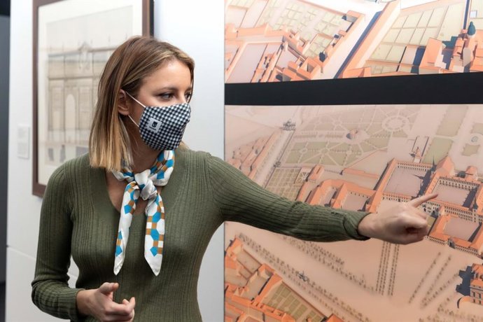 La delegada de Cultura, Turismo y Deporte, Andrea Levy, inaugura la exposición del Fernán Gómez por el tricentenario del nacimiento de Sabatini.