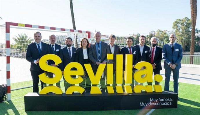 Presentación del congreso internacional de la industria y la economía del fútbol World Football Summit (WFS) , cuya primera edición de las tres captadas por el Ayuntamiento se celebrará en Fibes en septiembre de 2022.