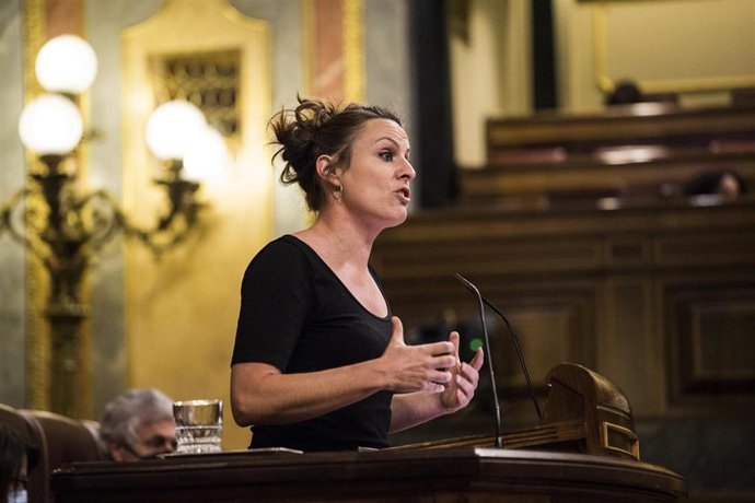 Imagen de archivo - La diputada de la CUP en el Congreso, Mireia Vehí, interviene en una sesión plenaria en el Congreso de los Diputados, a 8 de junio de 2021, en Madrid, (España). 