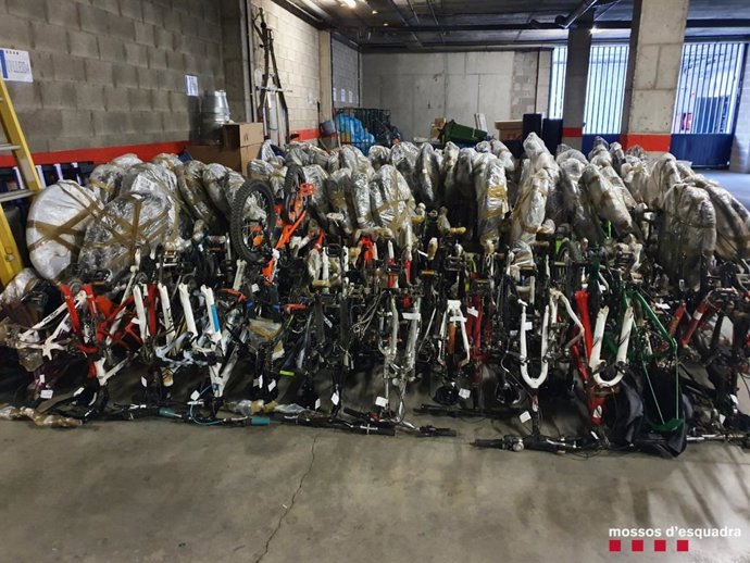 Bicicletas Recuperada Por Los Mossos DEsquadra En Torres De Segre (Lleida)