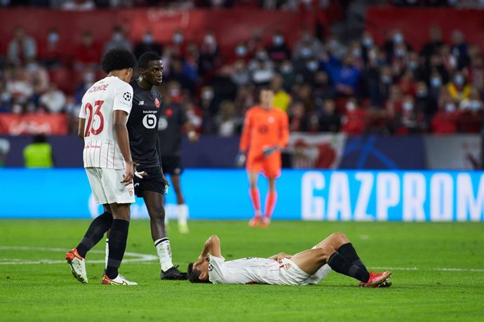 Jesus Navas en el suelo tras lesionarse ante el Lille