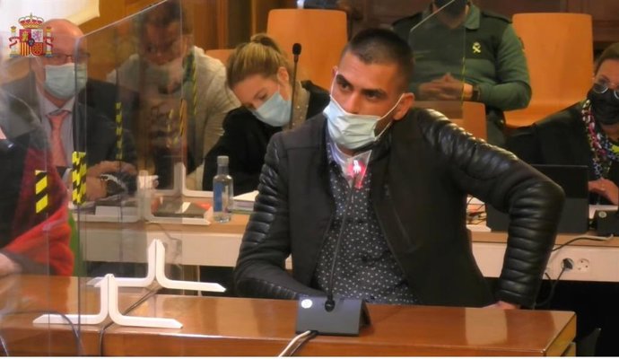 Gabriel E.K, uno de los seis acusados del robo y crimen de la Plaza Circular, durante un momento del juicio.