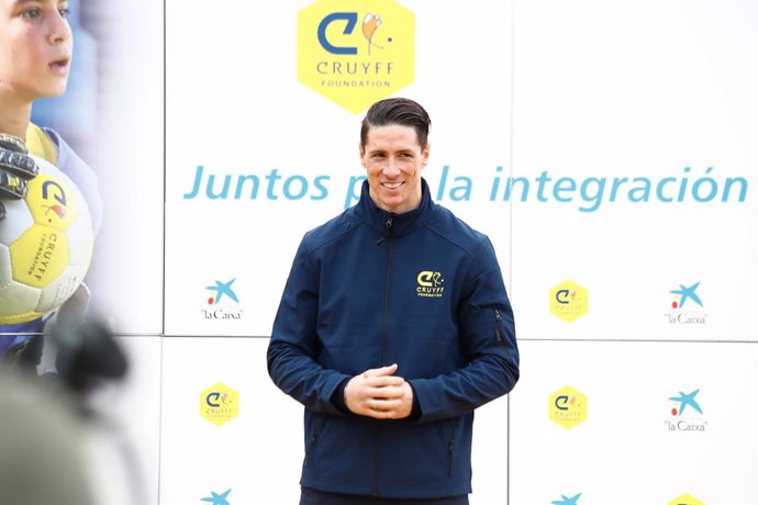 Archivo - Fernando Torres inaugurates a soccer field with the Cruyff Foundation at the Francisco de Quevedo School in Fuenlabrada, a school where the former soccer player studied when he was a child. On December 12, 2019, in Fuenlabrada, Spain.