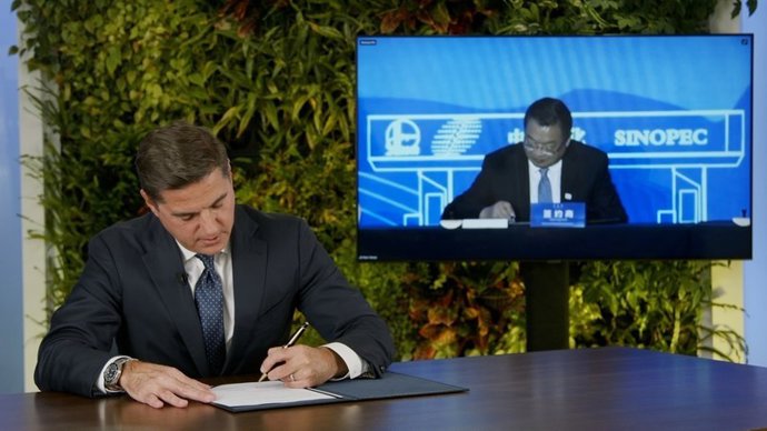 Venture Global and Sinopec Announce Historic LNG Sales and Purchase Agreements (PRNewsfoto/Venture Global LNG)