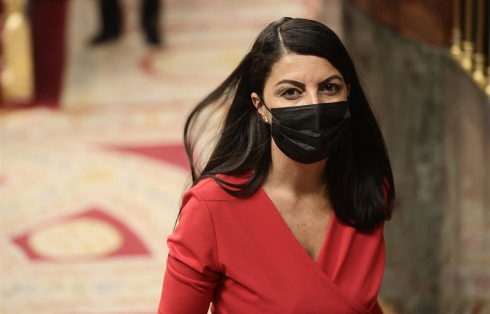 La secretaria general del Grupo Parlamentario Vox en el Congreso, Macarena Olona, en una sesión plenaria en el Congreso de los Diputados, a 20 de octubre de 2021, en Madrid, (España).