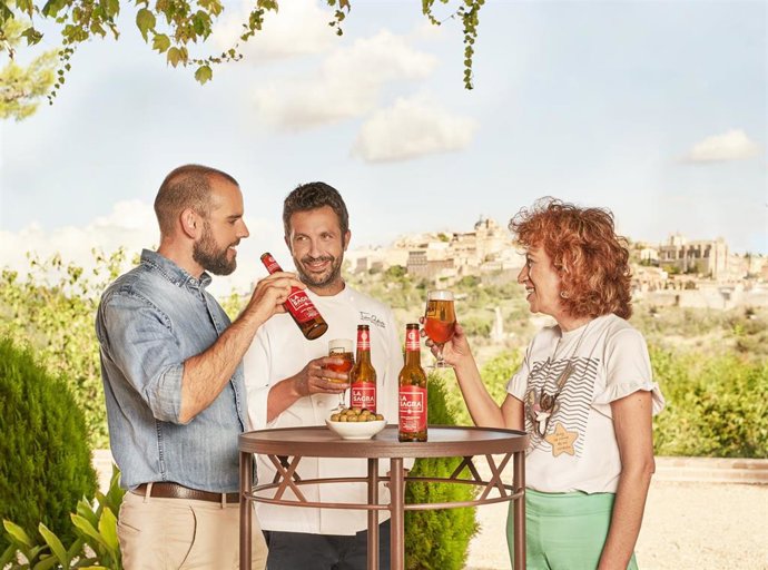 Archivo - Cerveza La Sagra, Iván Cerdeño y el Centro Cerámico de Talavera se unen para ensalzar Toledo