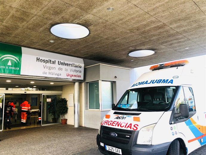 Archivo - Puerta de Urgencias del Hospital Clínico Virgen de la Victoria