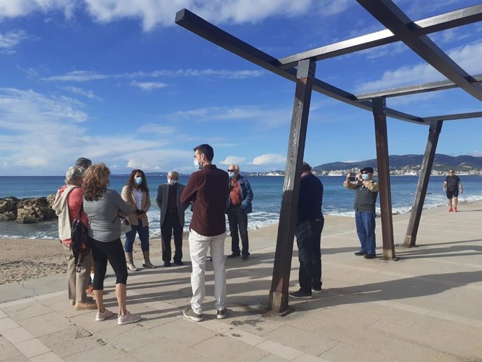 Cort renueva la estructura de 11 pérgolas del paseo del Molinar.