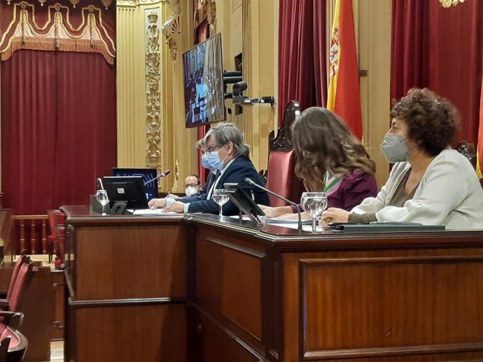 El presidente del Parlament, Vicen Thomas, en la Jornada de la Ciencia en la Cámara Autonómica.