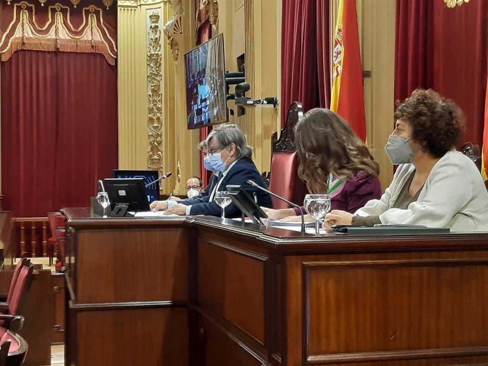 El presidente del Parlament, Vicen Thomas, en la Jornada de la Ciencia en la Cámara Autonómica.