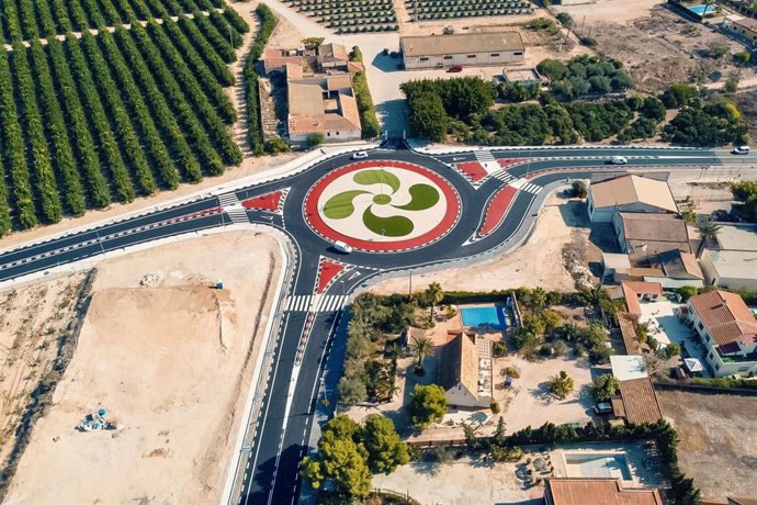 Obras Públicas mejora la seguridad vial de la intersección de la CV-95 y CV-950 en Jacarilla
