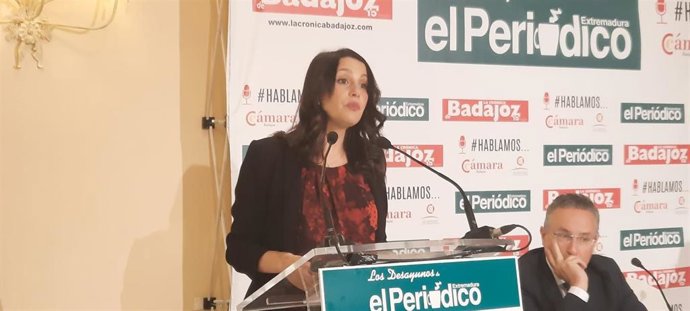 La presidenta de Ciudadanos, Inés Arrimadas, en un desayuno en Badajoz