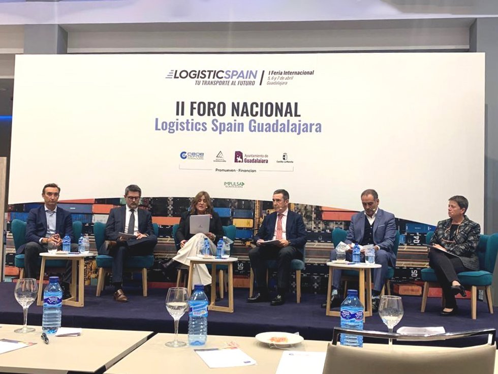 Mesa redonda en la que participó la directora comercial y de desarrollo de negocio del Port de Tarragona, Genoveva Climent.