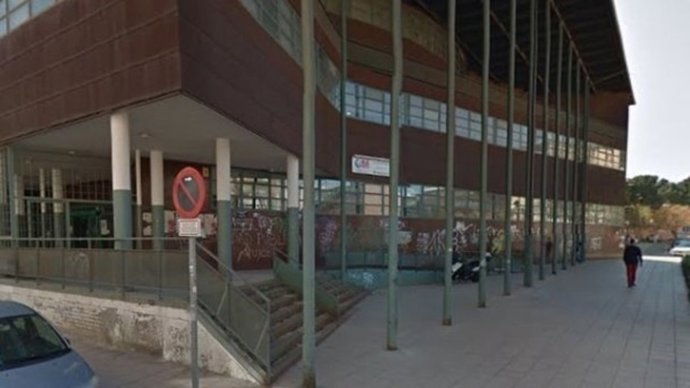 Policía abate a un hombre que amenazaba con un cuchillo a viandantes junto a un centro de salud de Villaverde