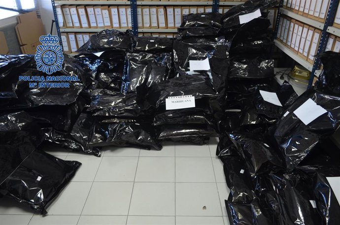 Imagen de la marihuana intervenida en el camión