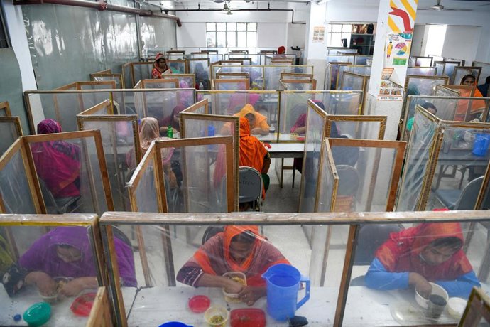 Archivo - Imagen de archivo de una empresa textil en Bangladesh.