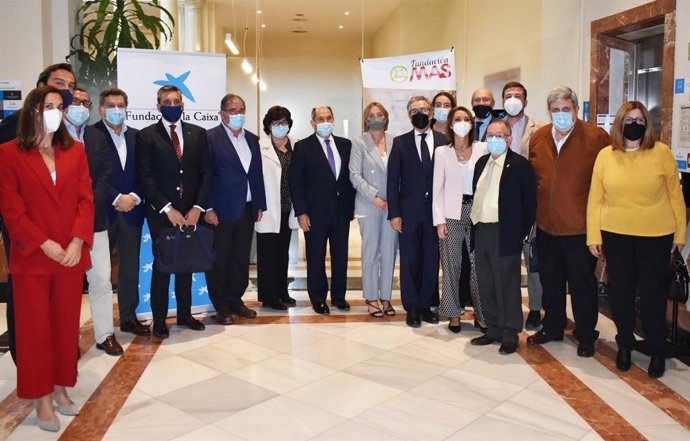 Firma del acuerdo entre la Fundación MAS del Grupo MAS y CaixaBank y la Fundación la Caixa.