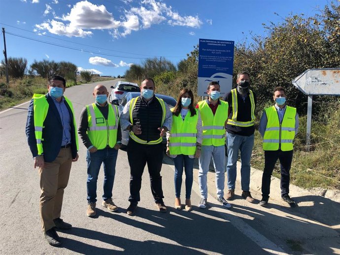 Arrancan trabajos para convertir en carretera el camino municipal entre Cerralba y la Sierra de Gibralgalia