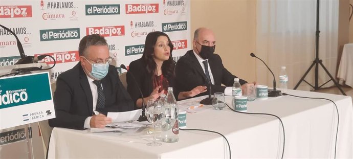 La presidenta de Cs, Inés Arrimadas, participa en un desayuno informativo en Badajoz