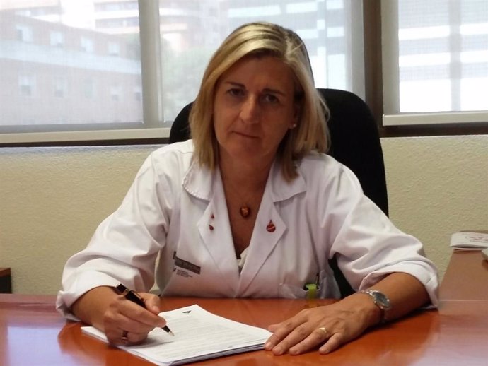 La doctora Cristina Narbona  considera que la práctica transfusional mejorará los resultados clínicos.