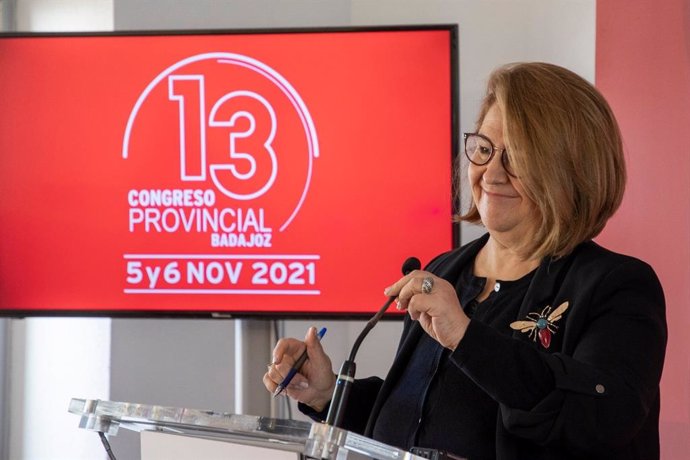 La secretaria de Organización del PSOE provincial de Badajoz, Estrella Gordillo, en la presentación del 13 Congreso Provincial del partido