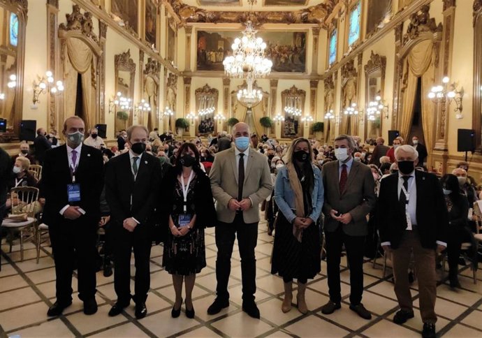 El presidente de la Diputación, Antonio Ruiz (centro), y otras autoridades en la inauguración del 59 Congreso Nacional Belenista.