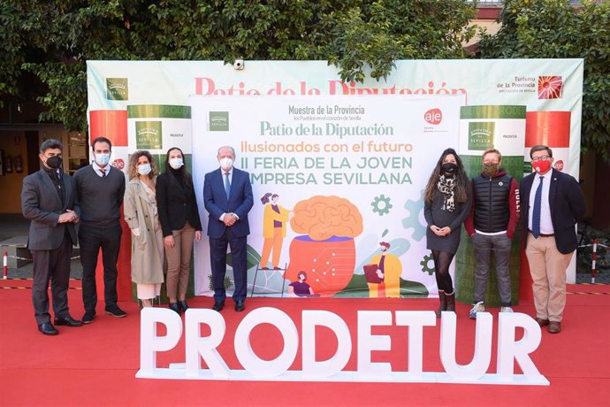 Presentación de la II Feria de la Joven Empresa Sevillana, que organiza Prodetur en el Patio de la Diputación de Sevilla.