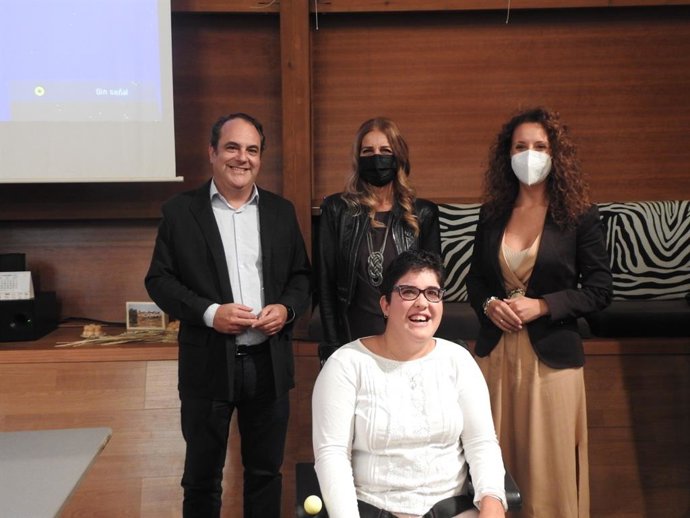 El delegado de Educación, Jose Luis Rodríguez, la delegada de Gobernación y Accesibilidad, María José Morilla, y la delegada de Juventud y Turismo, Rosa Carro, han presentado este viernes la campaña de sensibilización.