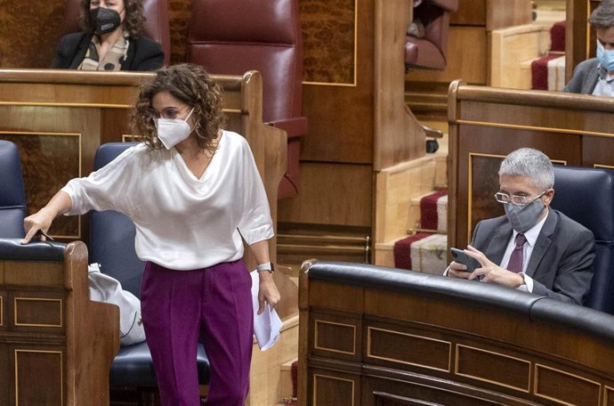 La ministra de Hacienda, María Jesús Montero, en una sesión plenaria en el Congreso de los Diputados, a 4 de noviembre de 2021, en Madrid, (España). El Pleno del Congreso de los Diputados vota este jueves las siete enmiendas de totalidad a los Presupues