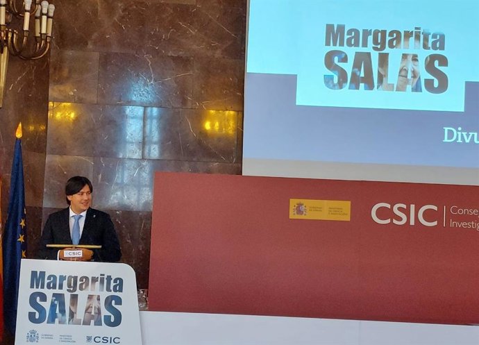 El consejero de Ciencia, Innovación y Universidad, Borja Sánchez, participa en el homenaje a la científica asturiana Margarita Salas en la sede del CSIC en Madrid.
