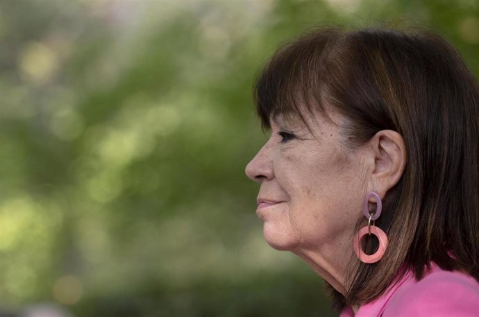 Archivo - La presidenta del PSOE y vicepresidenta del Senado, Cristina Narbona, durante la clausura de la jornada 'Consumo Consciente' en el Real Jardín Botánico, a 30 de septiembre de 2021, en Madrid