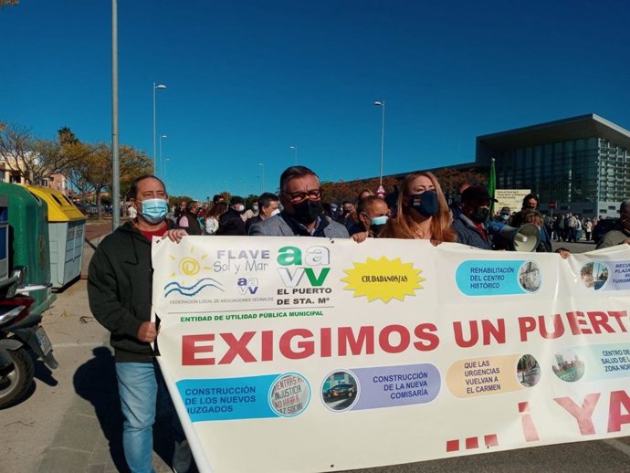 Manuel Gavira (c.), este viernes