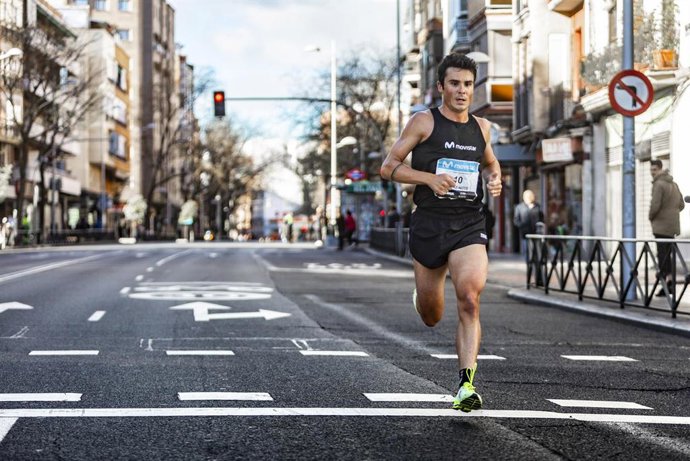 Archivo - Javier Gómez Noya participará en el Movistar Media Maratón de Madrid de 2021.