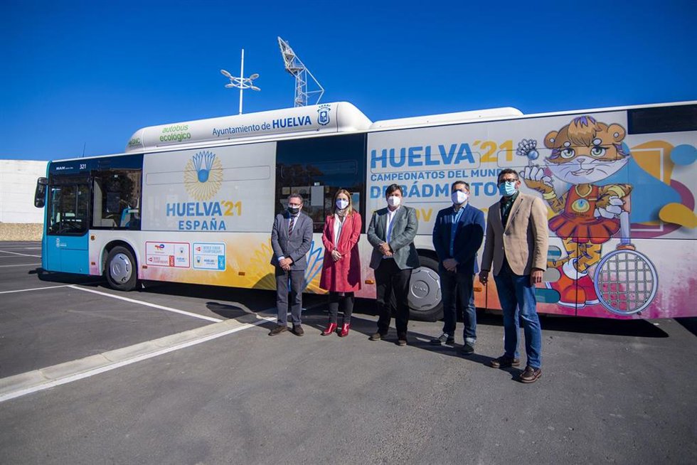 Autobuses de Emtusa serigrafiados por los Campeonatos de Mundo de Bádminton.