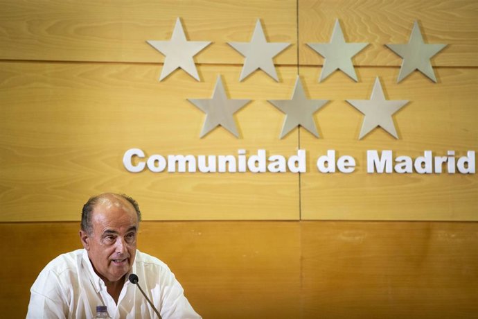 Archivo - El viceconsejero de Asistencia Sanitaria y Salud Pública de la Comunidad de Madrid, Antonio Zapatero, interviene en una rueda de prensa, en Madrid, (España). 