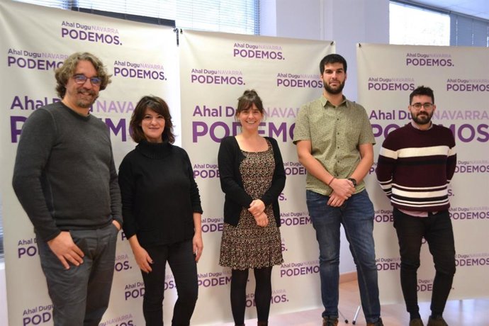 Imagen de la reunión entre IUN y Podemos Navarra.