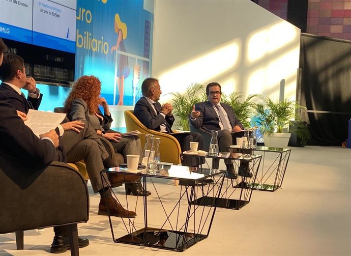 El diputado provincial de Almería Antonio Jesús Rodríguez participa en el SIMED de Málaga.