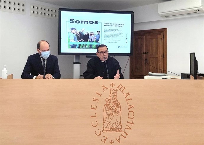 El portavoz de la Diocesis de Málaga, Antonio Moreno, y el economo diocesano, Rafael Carmona, en rueda de prensa