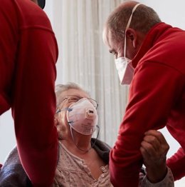 Cruz Roja ofrece más de 2.500 respuestas a personas cuidadoras en la Comunidad de Madrid