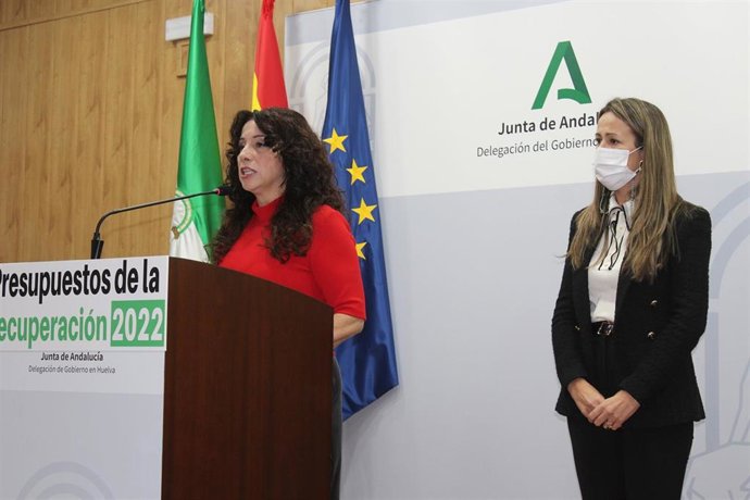 La consejera de Igualdad, Políticas Sociales y Conciliación, Rocío Ruiz, y la delegada de la Junta en Huelva, Bella Verano, presentan el Presupuesto de la Junta de Andalucía para el año 2022 para la provincia de Huelva.