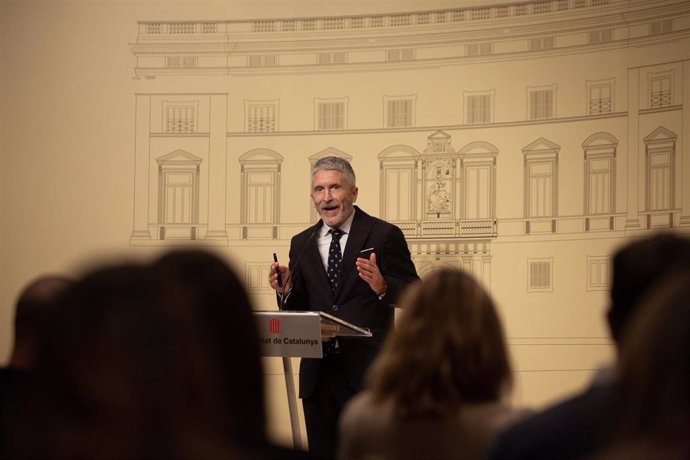 El ministro de Interior, Fernando Grande-Marlaska, en rueda de prensa después de la Junta de Seguridad de Catalunya.