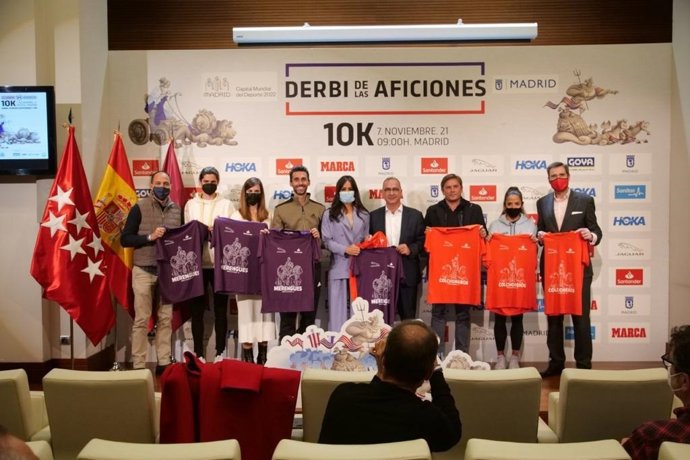 La vicealcaldesa de Madrid, Begoña Villacís, en el derbi de las aficiones