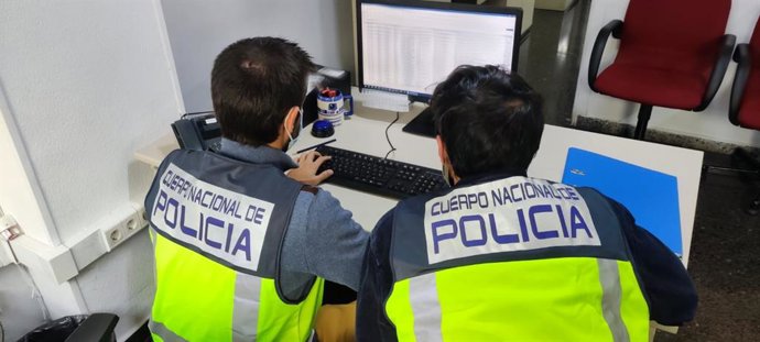 Agentes de la Policía Nacional.