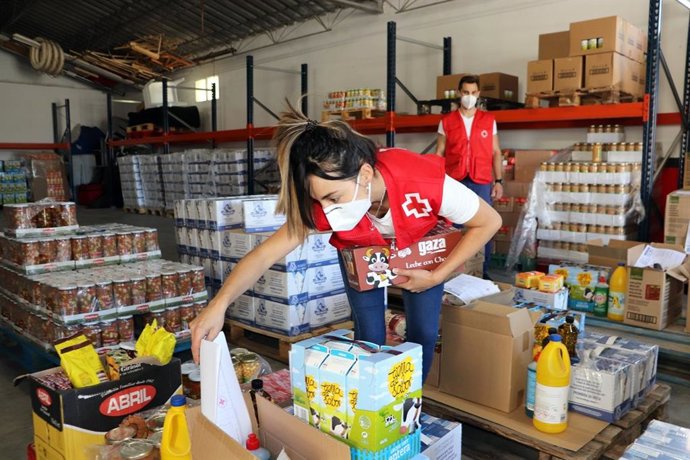 Cruz Roja reparte casi 800.000 kilos de alimentos a más de 27.000 personas en la Región de Murcia