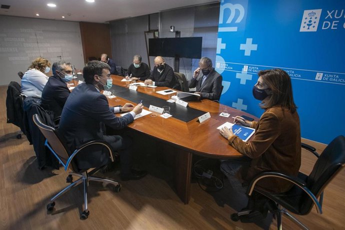 La conselleira de Medio Ambiente, Territorio e Vivenda, Ángeles Vázquez, se reúne con la directiva de la Federación Galega de Parques Empresariais (Fegape)