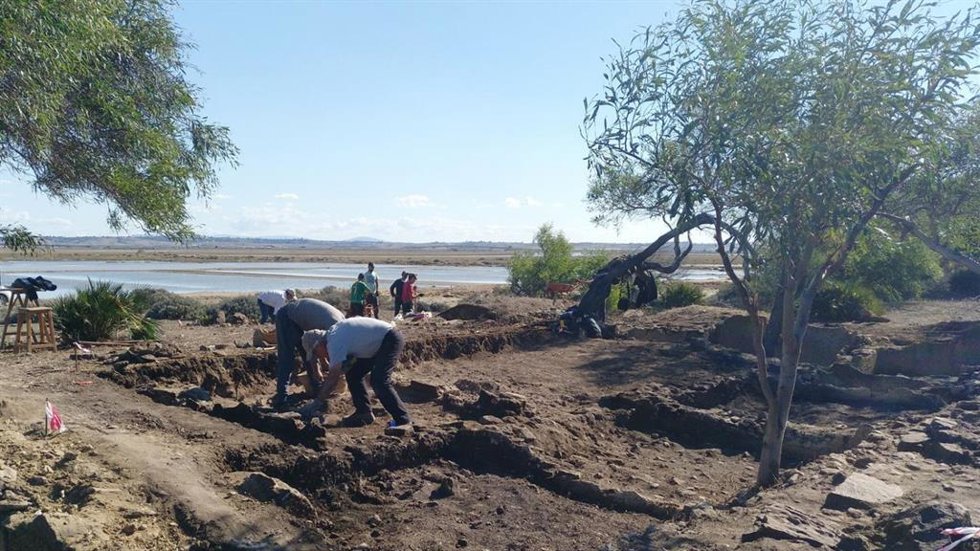 Investigadores trabajan en el yacimiento en Marruecos