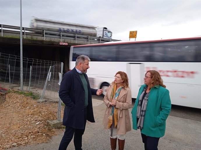 El diputado de Ciudadanos Sergio García visita Lugones por las obras del tercer carril de la 'Y'