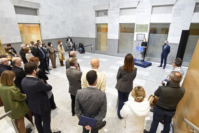 El presidente del TSJPV, Iñaki Subijana y la presidenta de la Audiencia Provincial de Bizkaia, Reyes Goenaga, intervienen durante el aniversario del asesinato del juez José María Lidón en el atrio del Palacio de Justicia, en Bilbao